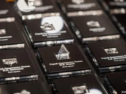 100 именных алмазов